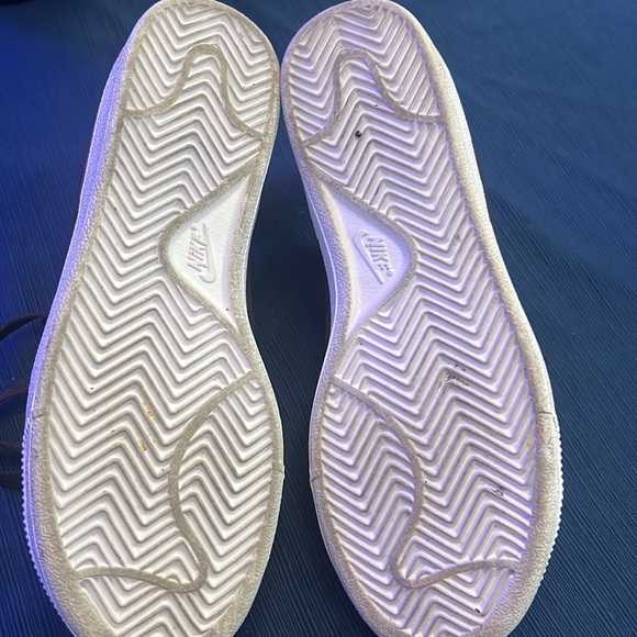 Nike sneakers size 7.5 unisex - Picture 2 of 2